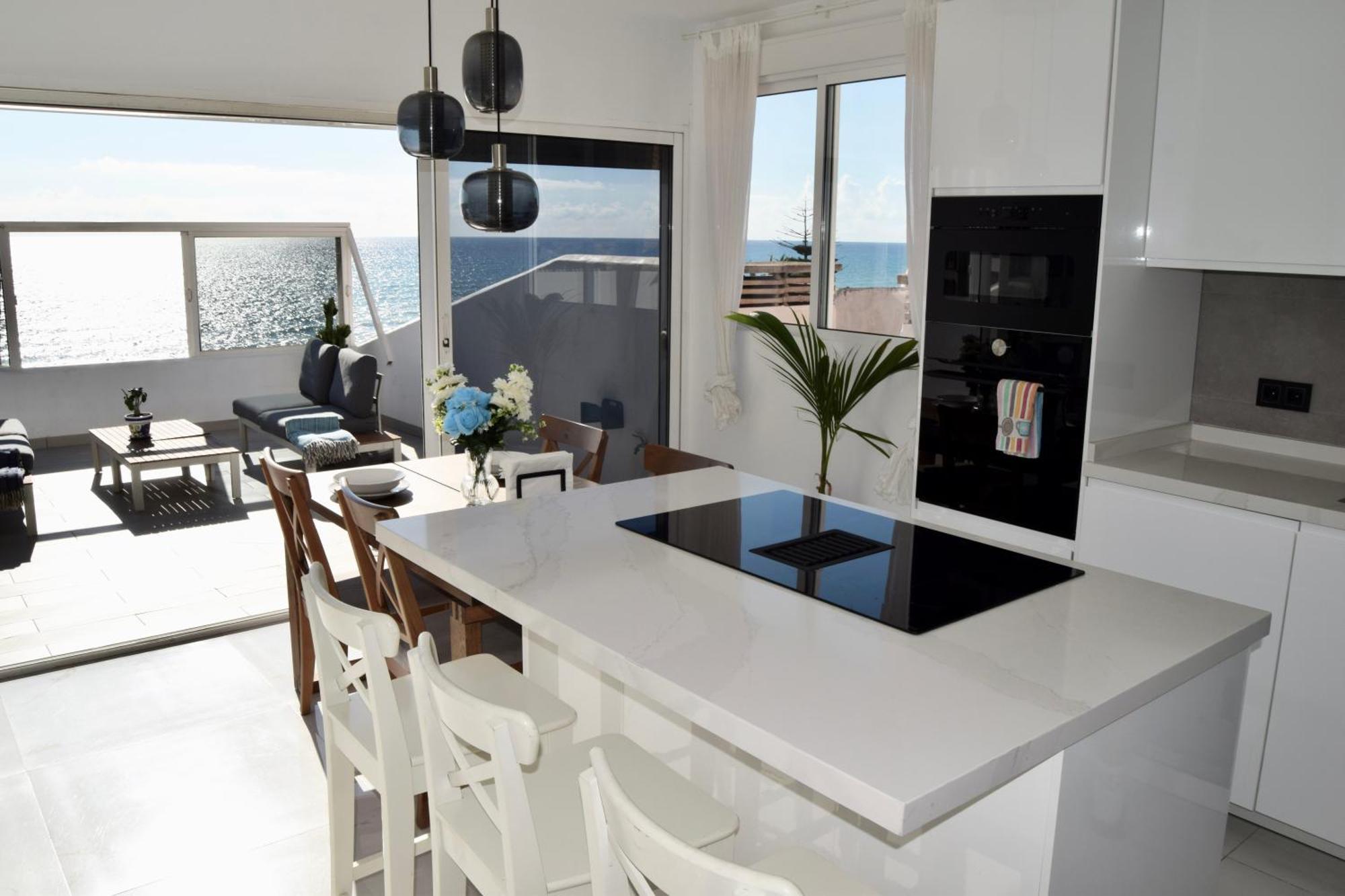 Beachfront Heaven - Carvajal Appartement